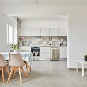 https://apartmani-ivana-umag.in-istria.net