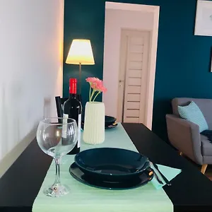 https://modern-elegant-apart.bucharesthotelsnow.com