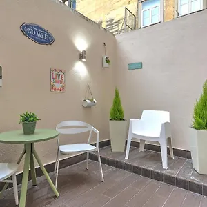 graca-house-with-a-terrace.hotels-lisbon-portugal.com/
